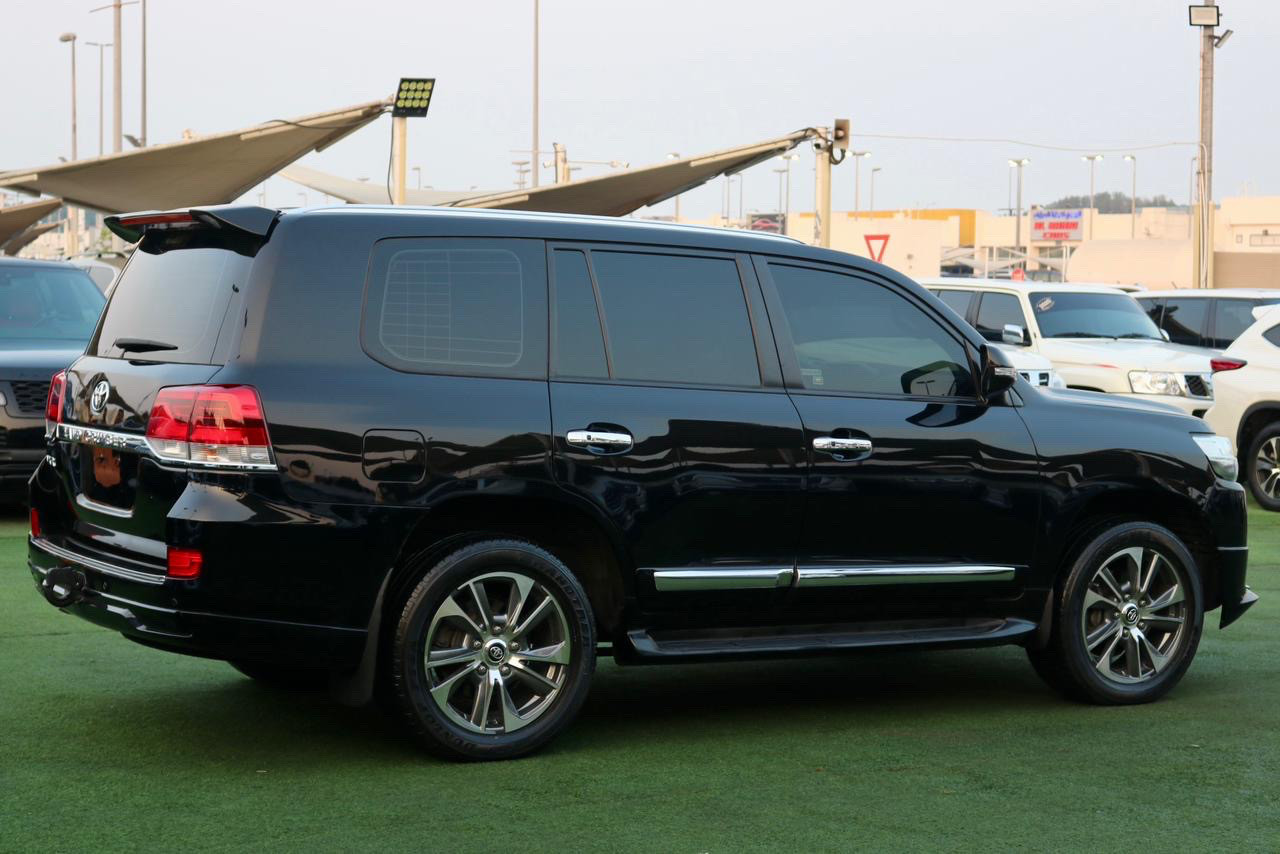 Toyota Land Cruiser - Image 8
