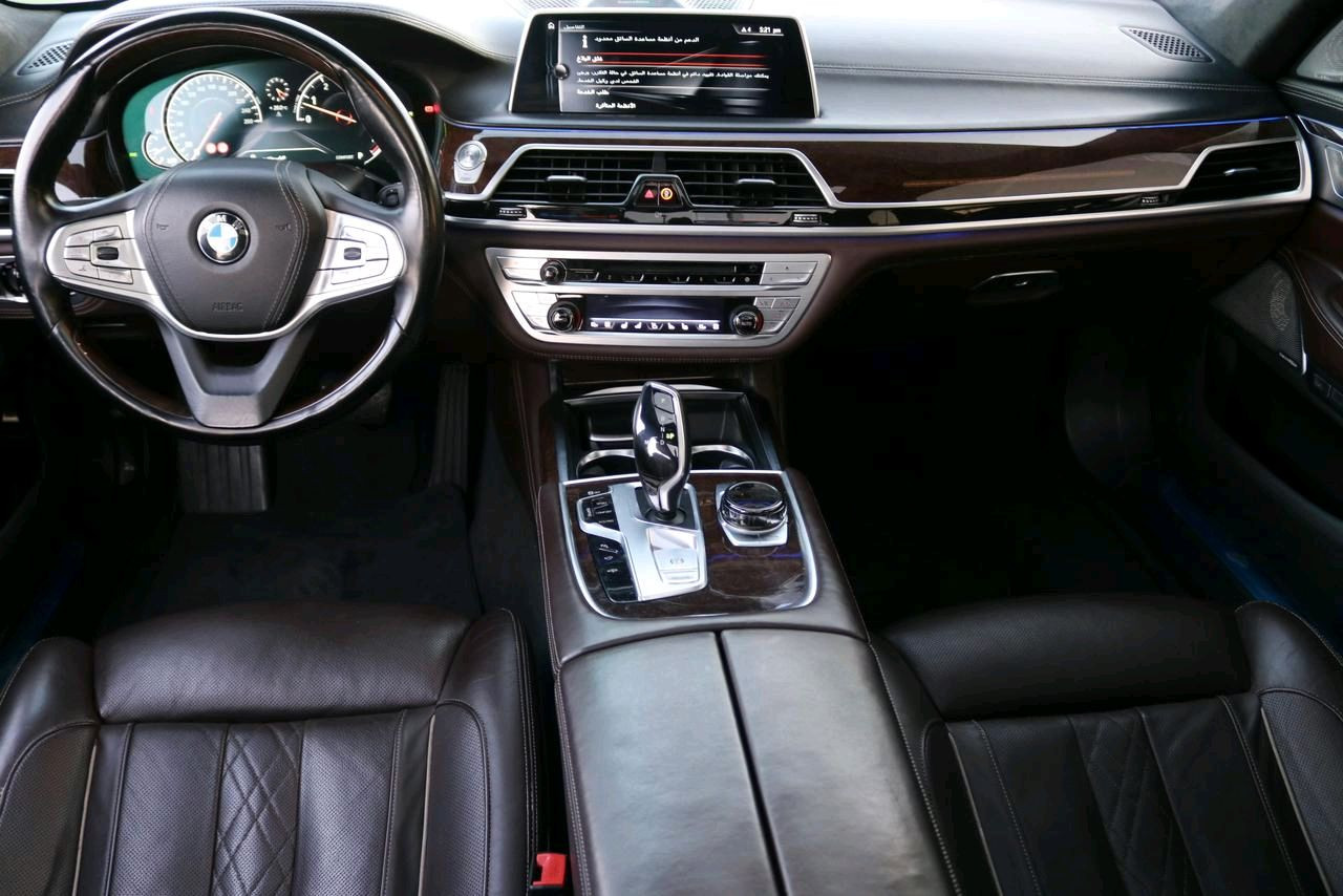 BMW 7-Series - Image 8