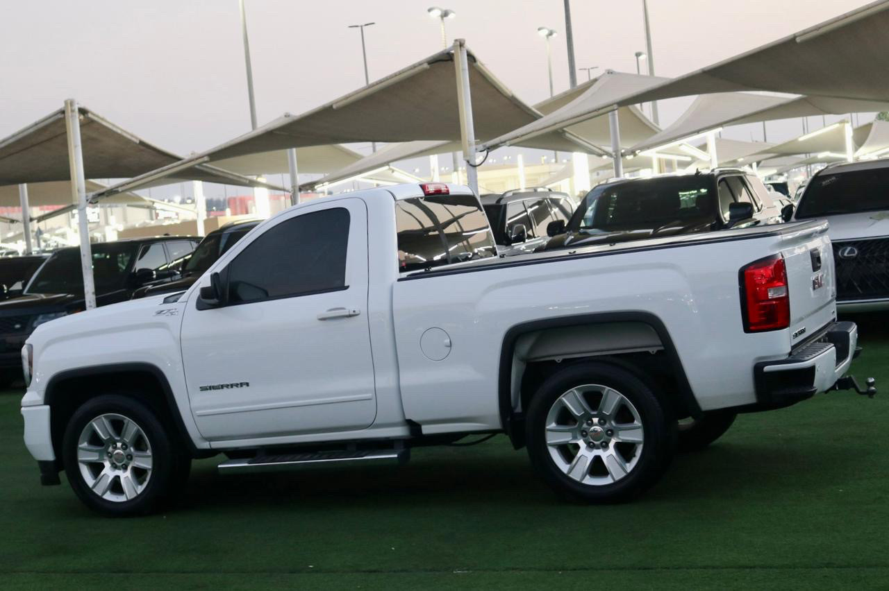 GMC Sierra - Image 5