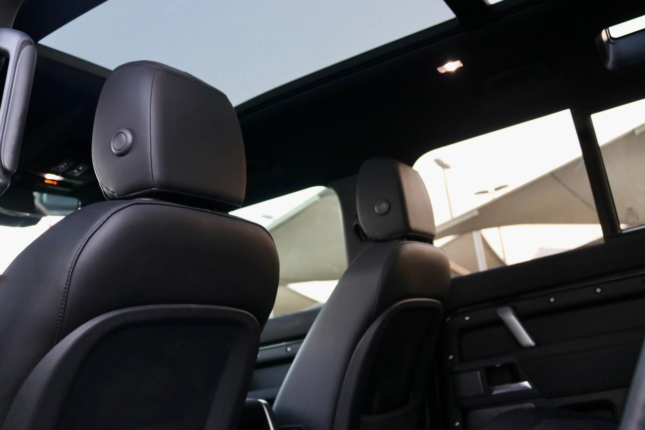 Land Rover Defender - Image 11