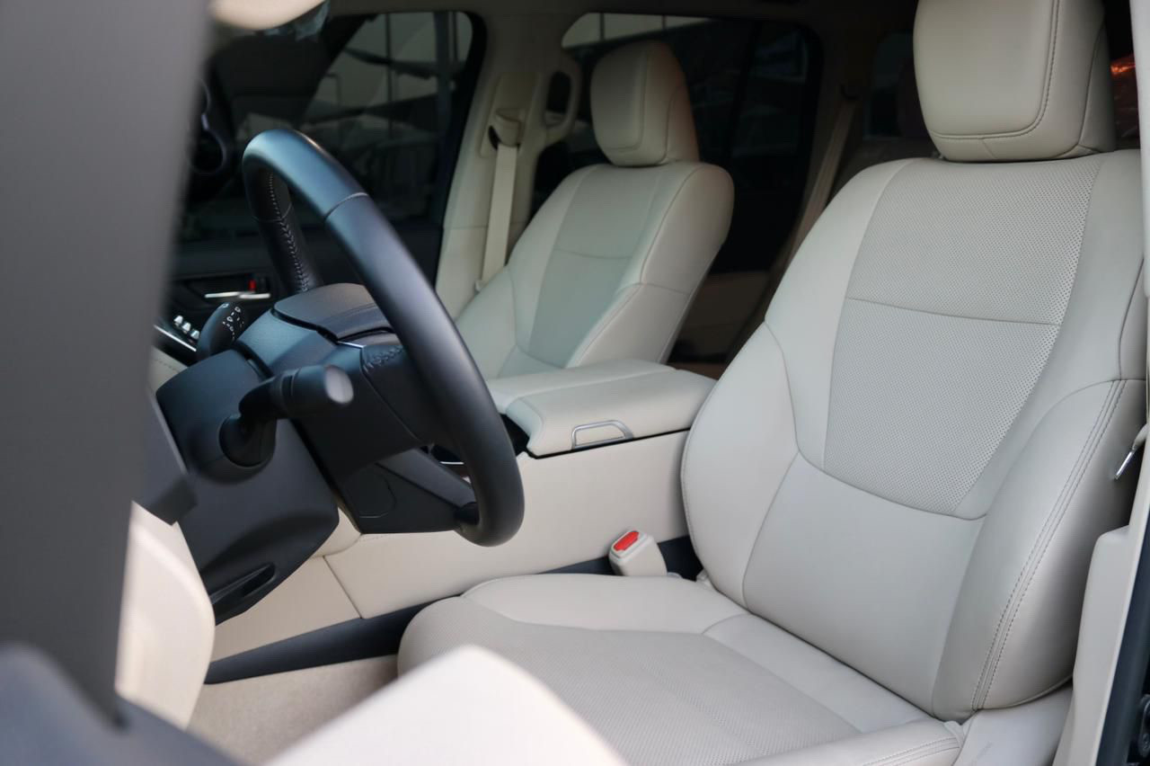 Toyota Land Cruiser - Image 10
