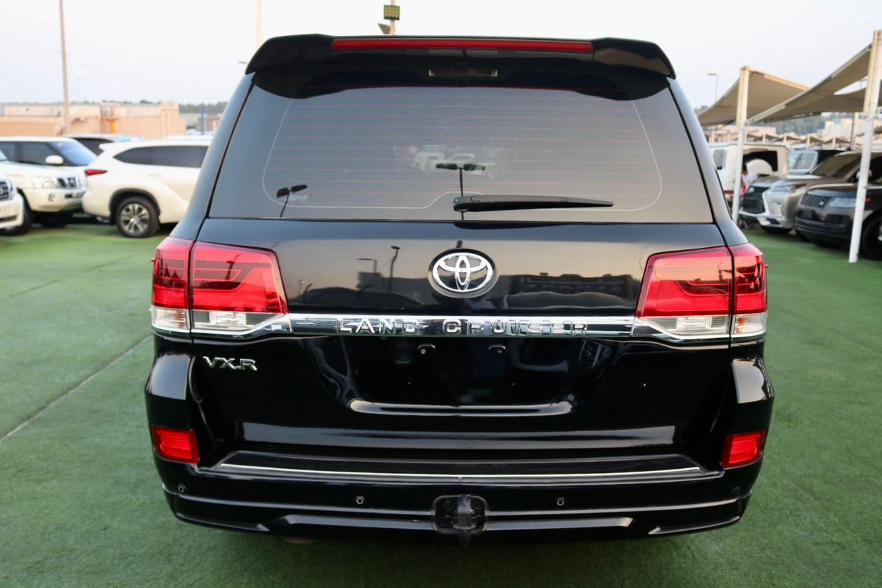 Toyota Land Cruiser - Image 9
