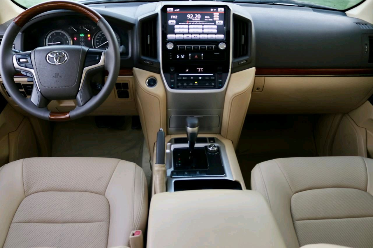 Toyota Land Cruiser - Image 3