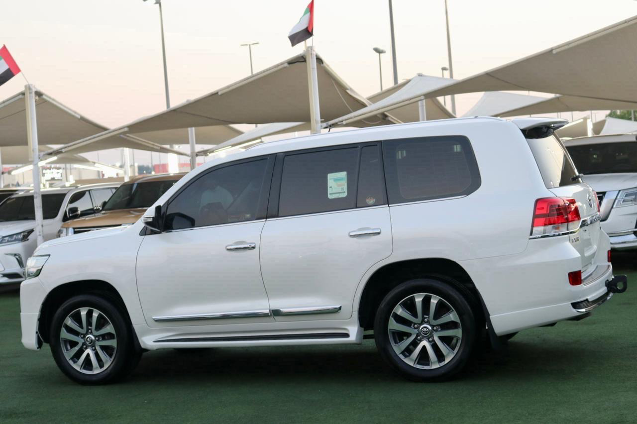 Toyota Land Cruiser - Image 4