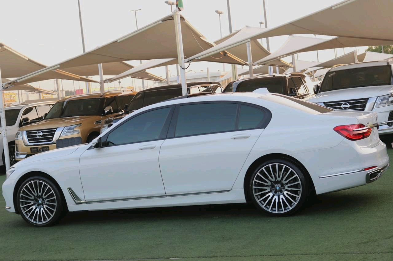 BMW 7-Series - Image 11