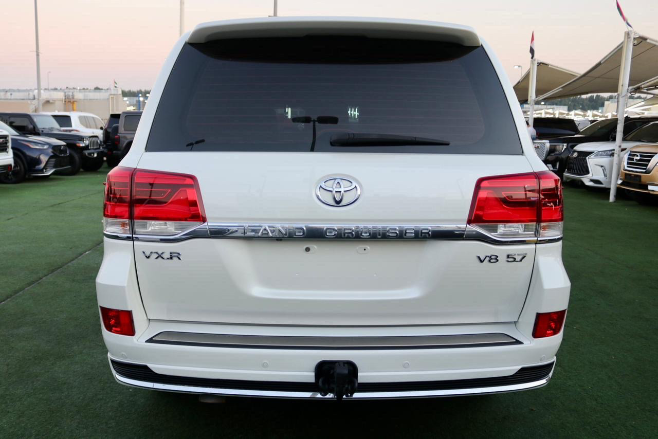 Toyota Land Cruiser - Image 6