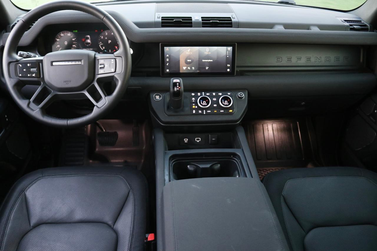 Land Rover Defender - Image 9