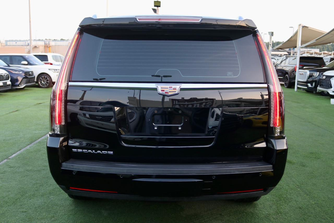 Cadillac Escalade - Image 10