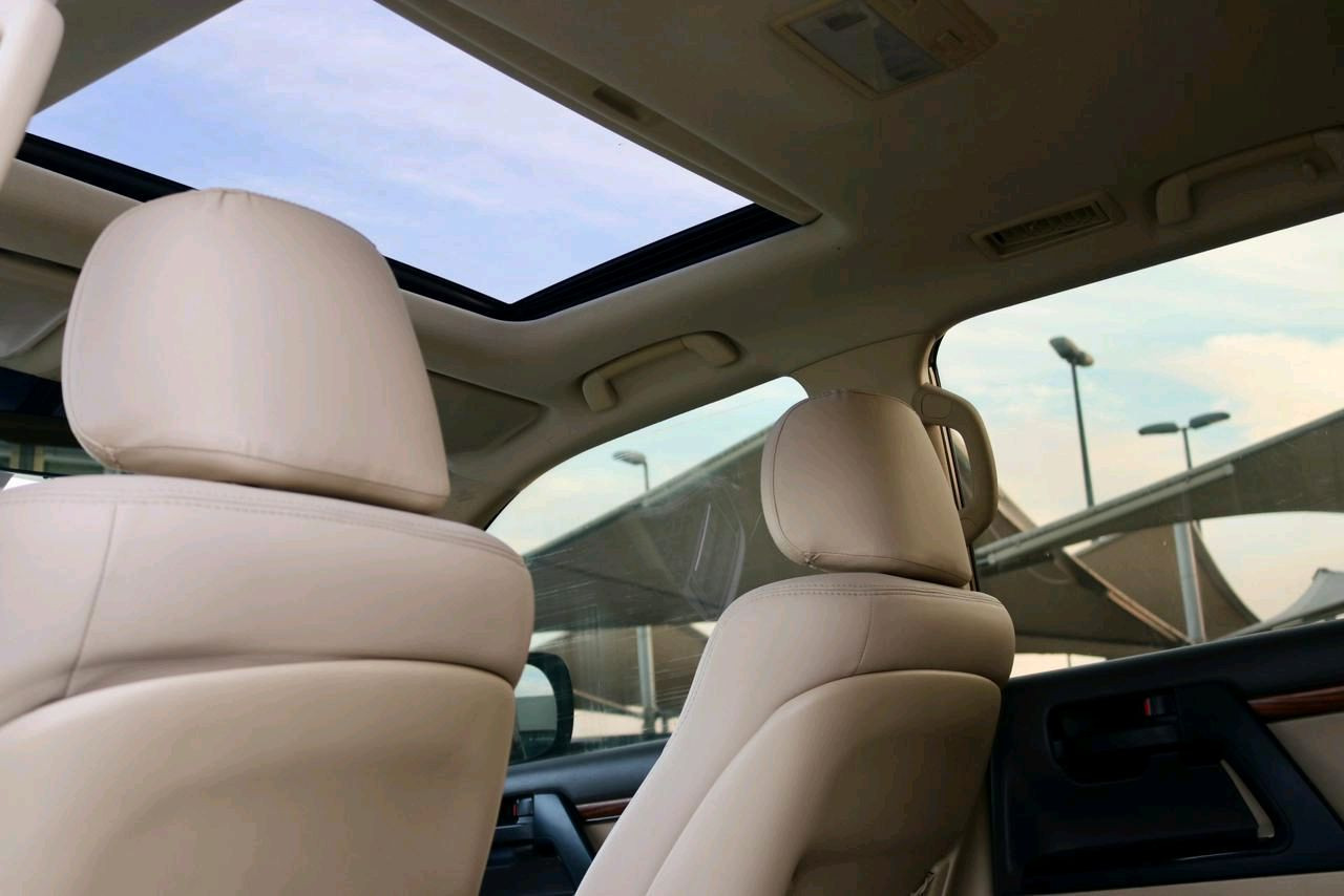 Toyota Land Cruiser - Image 6