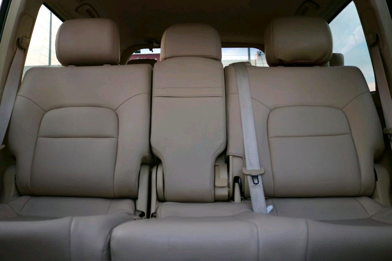 Toyota Land Cruiser - Image 9