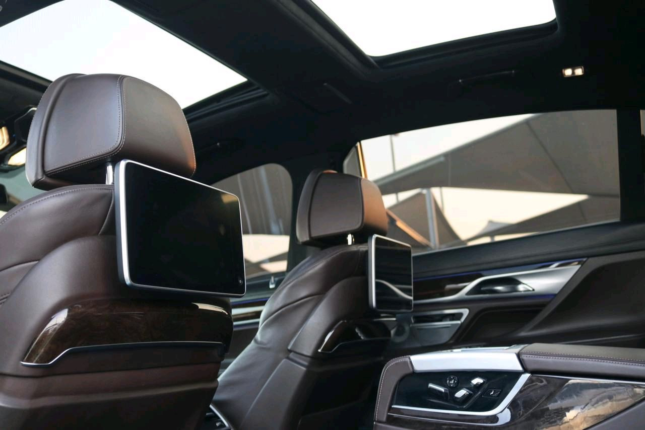 BMW 7-Series - Image 4