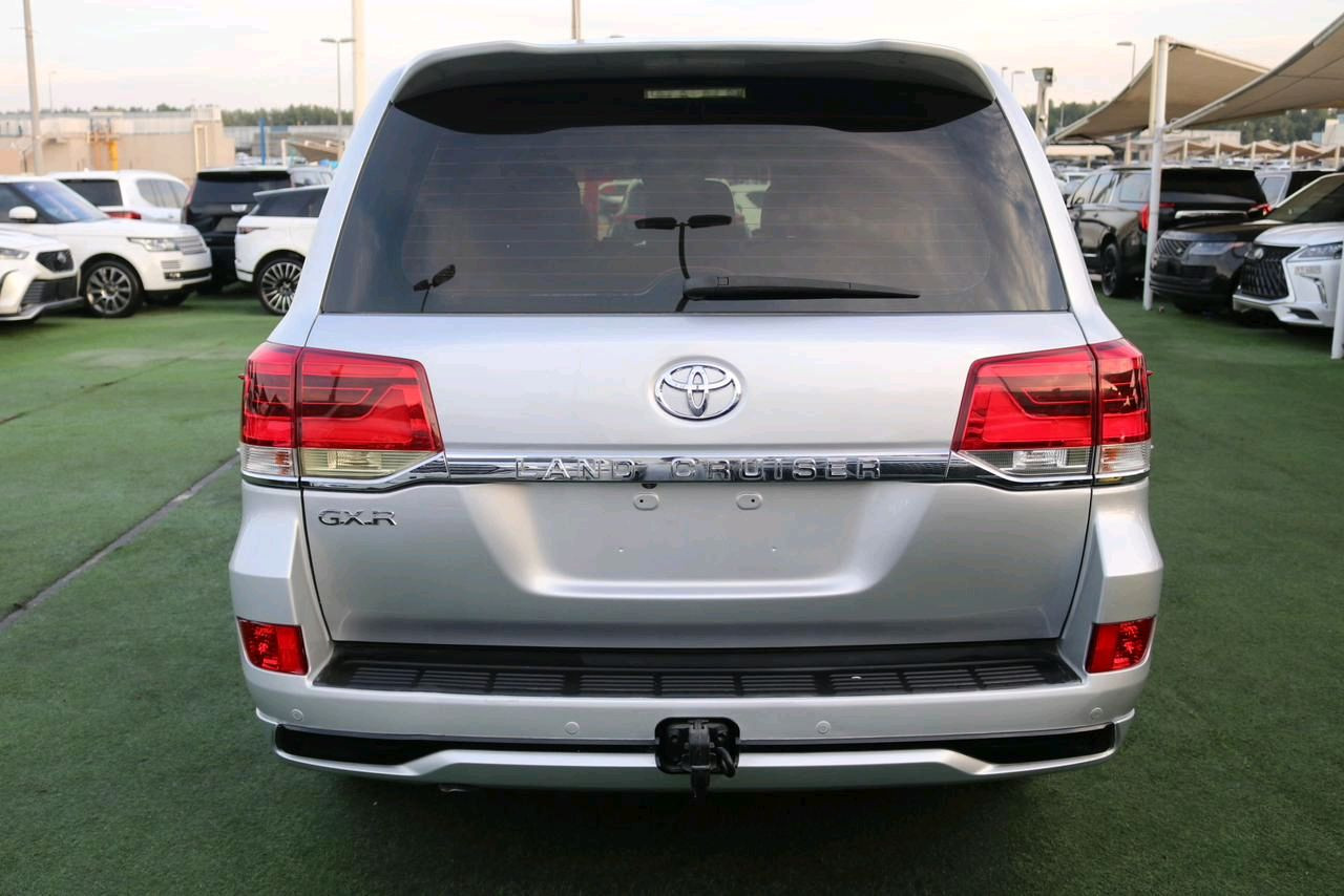 Toyota Land Cruiser - Image 5