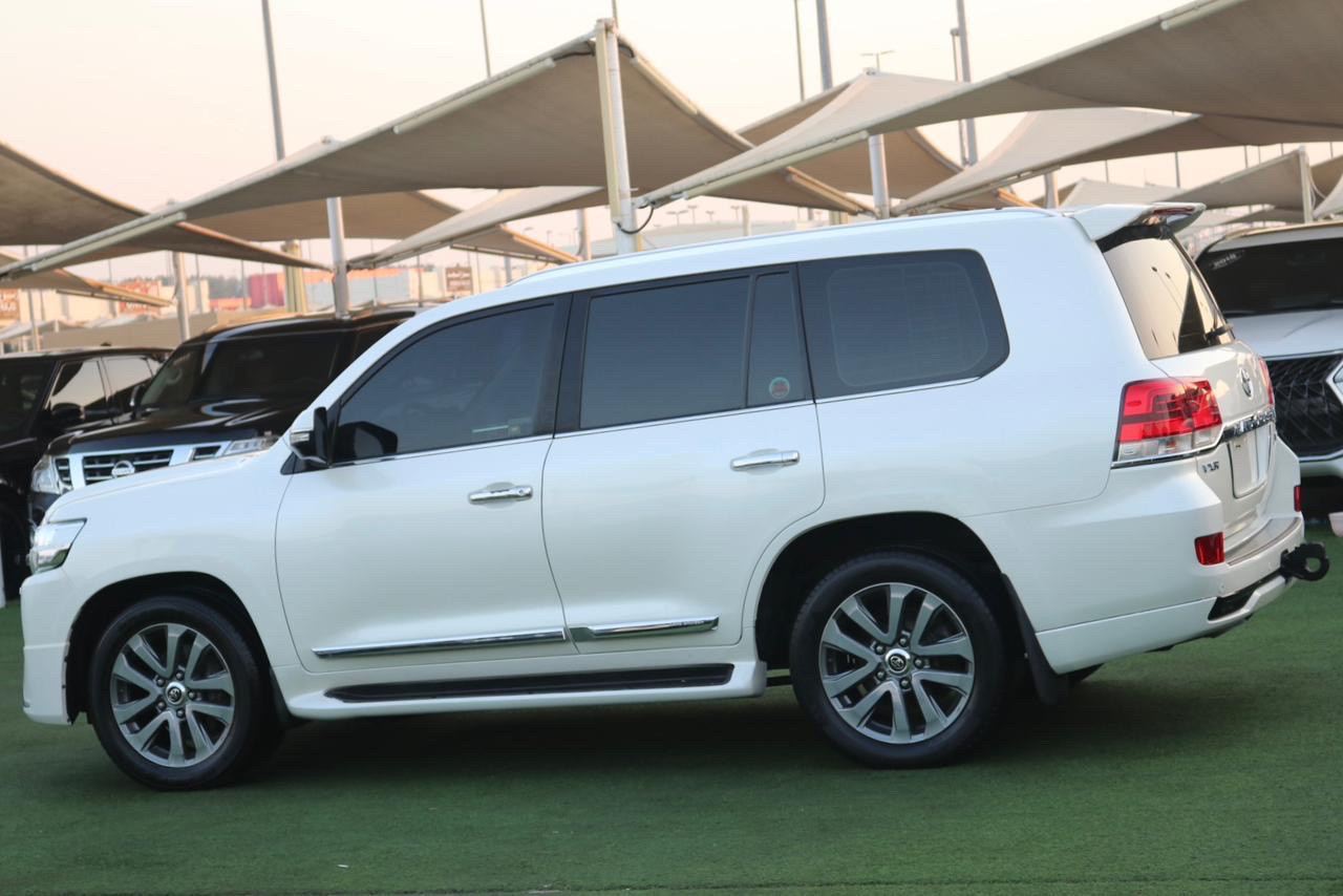 Toyota Land Cruiser - Image 8