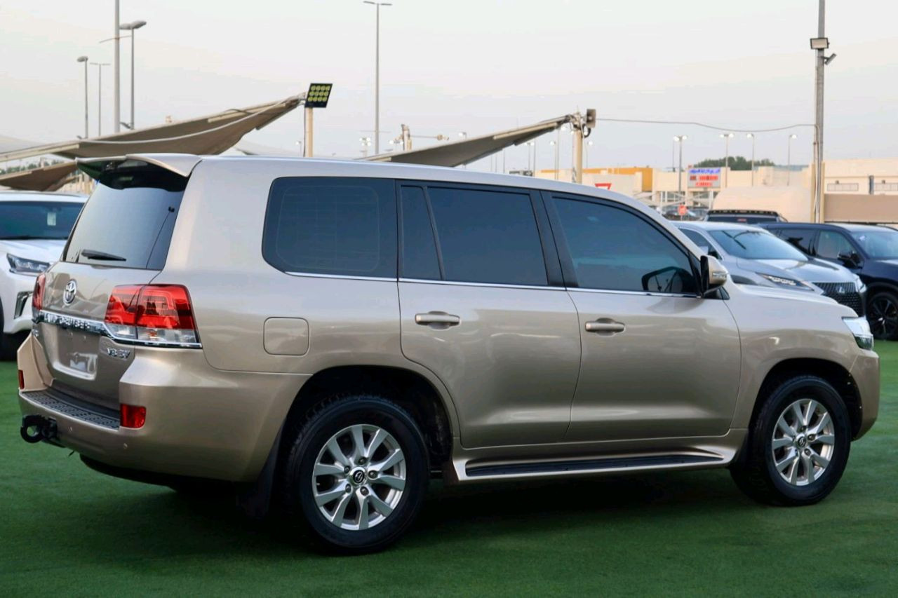 Toyota Land Cruiser - Image 6