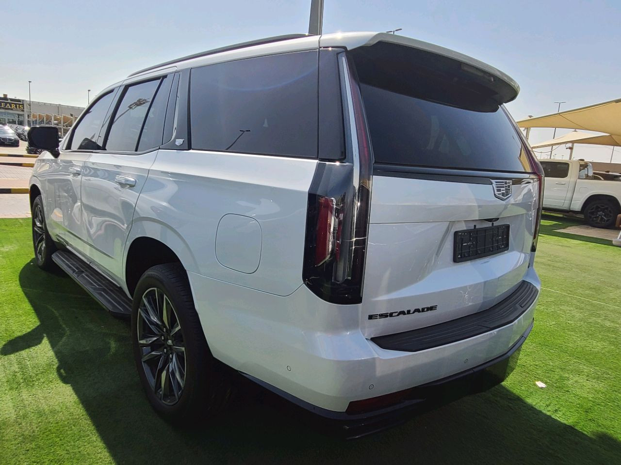 Cadillac Escalade - Image 8