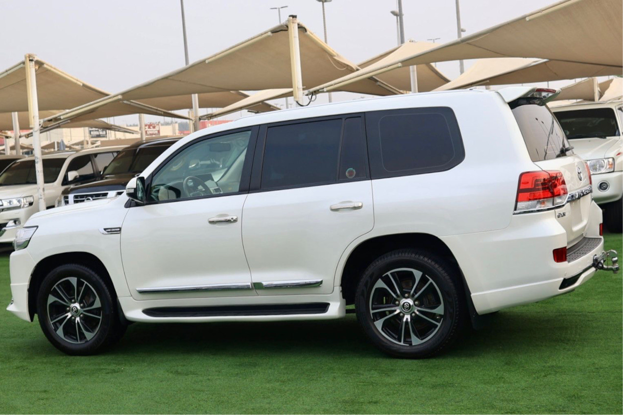 Toyota Land Cruiser - Image 11