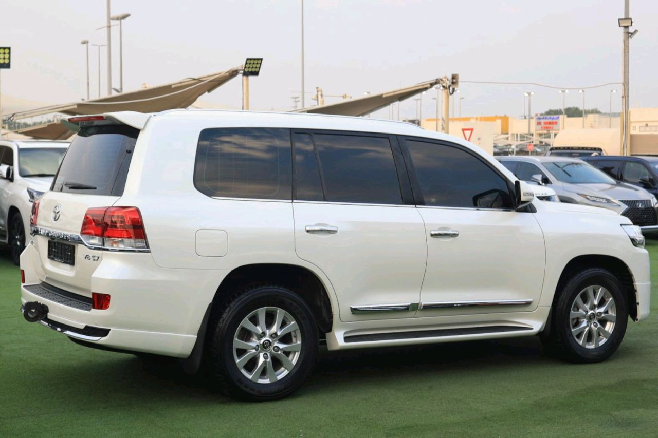 Toyota Land Cruiser - Image 4