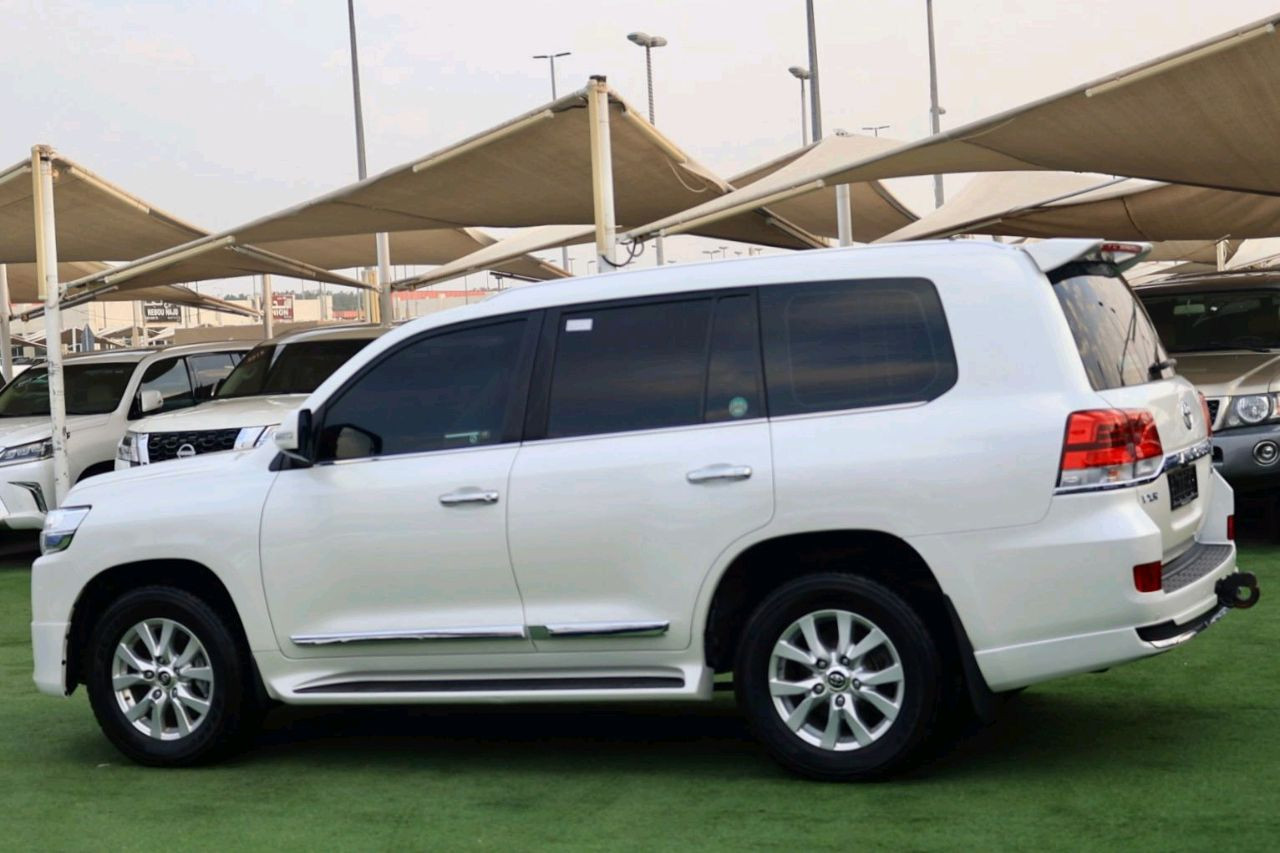 Toyota Land Cruiser - Image 5