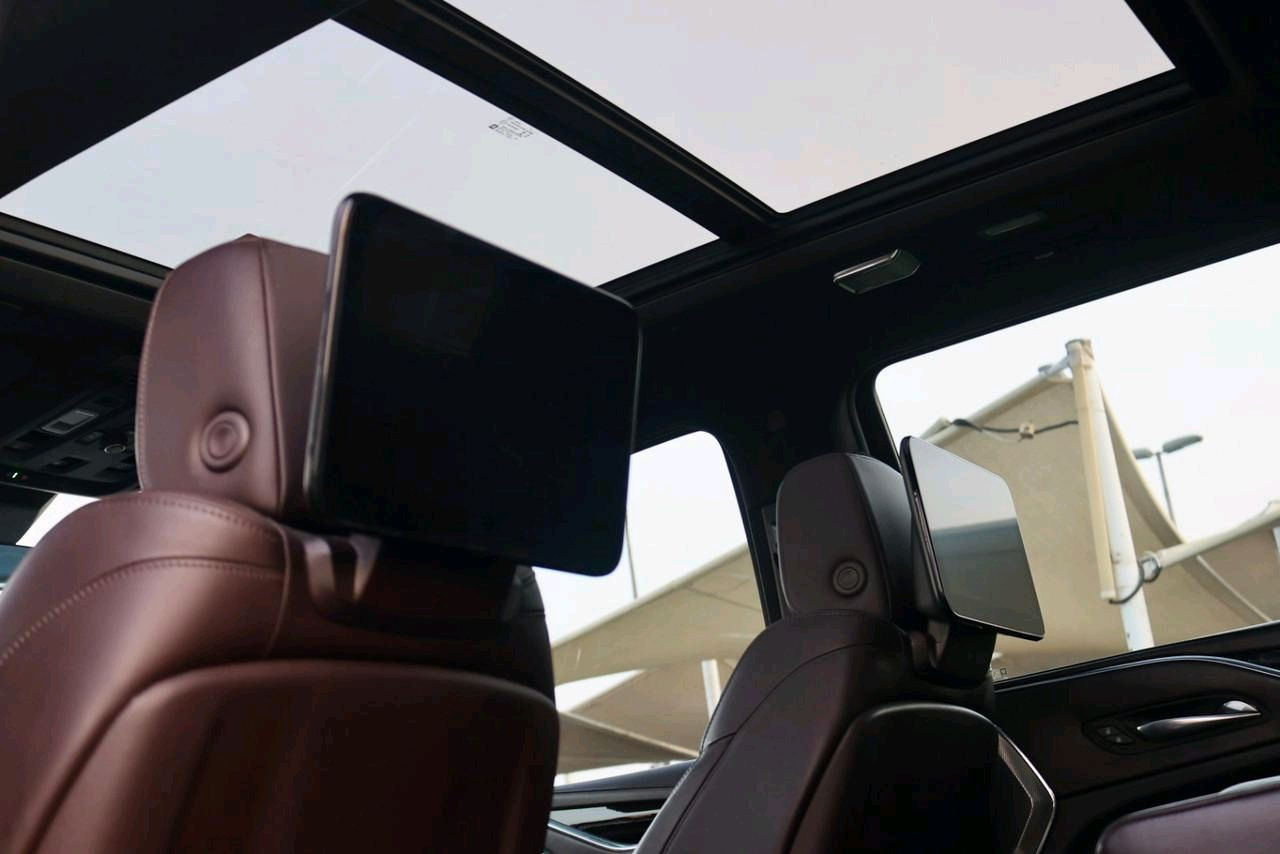 Cadillac Escalade - Image 10