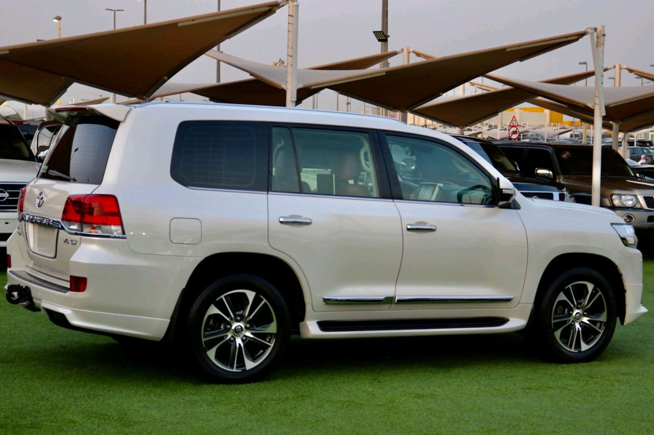 Toyota Land Cruiser - Image 5