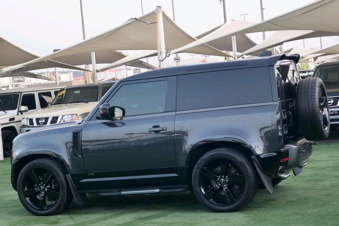 Land Rover Defender - Image 5