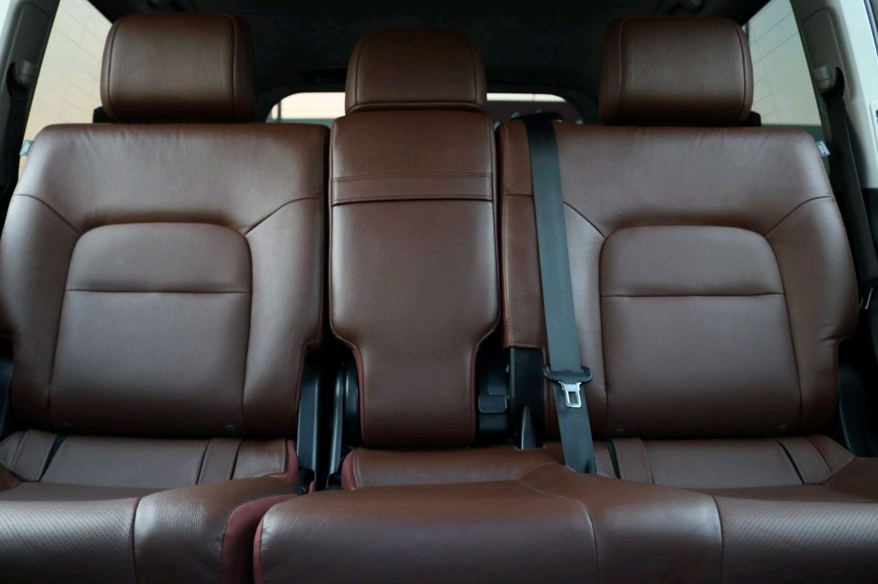 Toyota Land Cruiser - Image 7