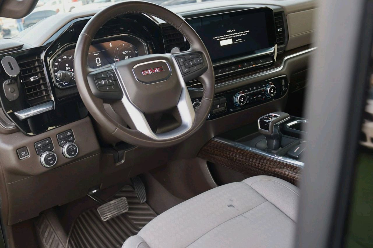 GMC Sierra - Image 8