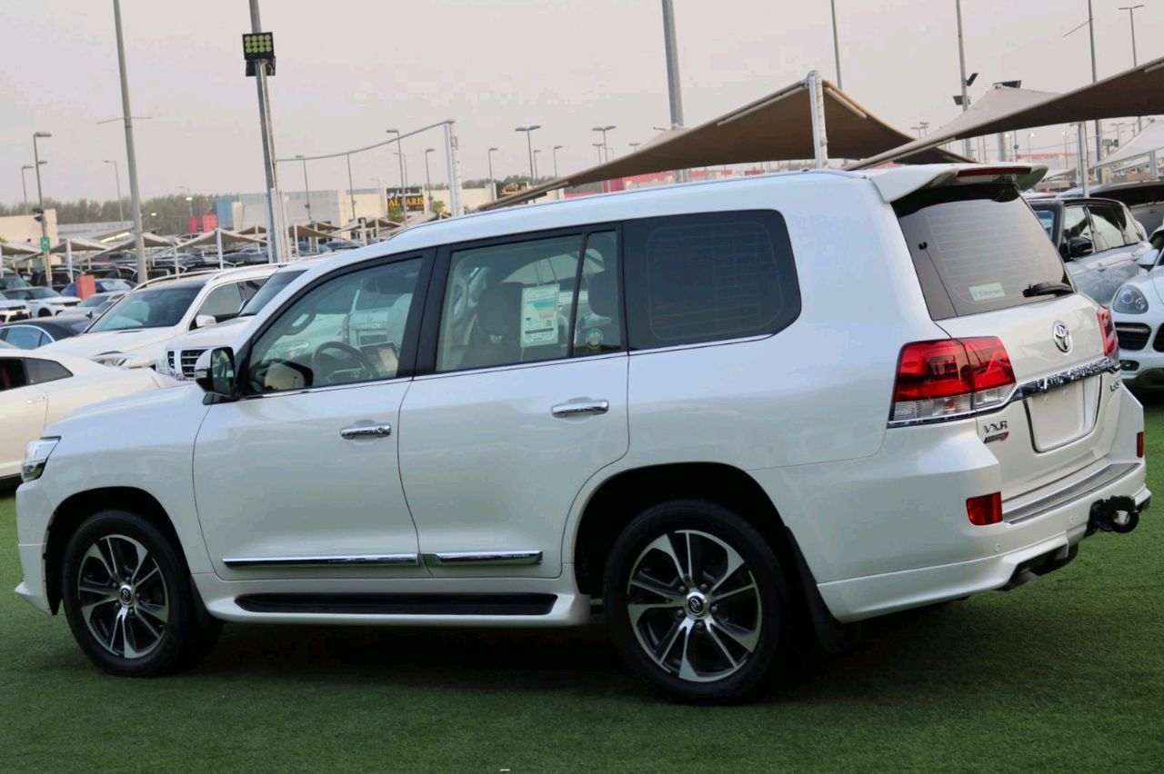 Toyota Land Cruiser - Image 11