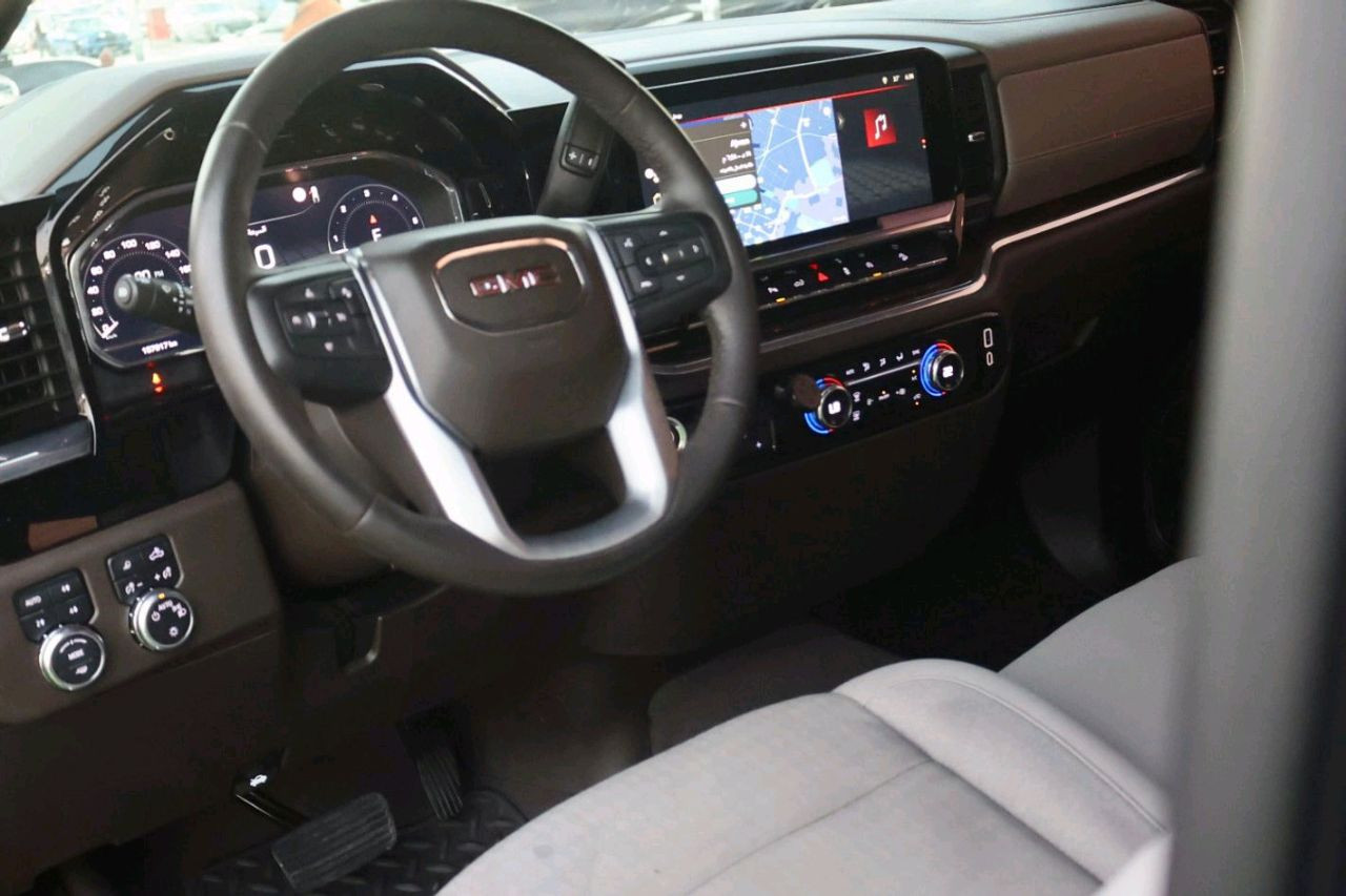 GMC Sierra - Image 7