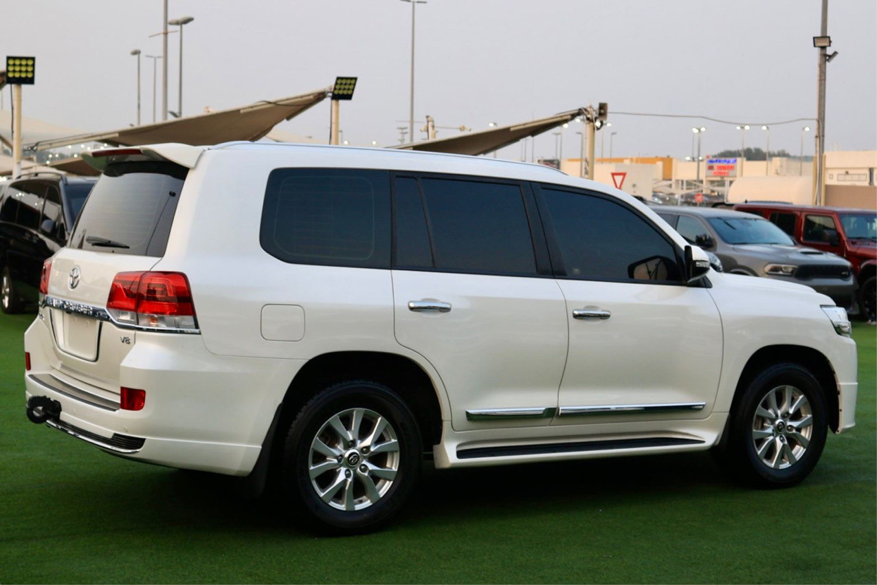 Toyota Land Cruiser - Image 7