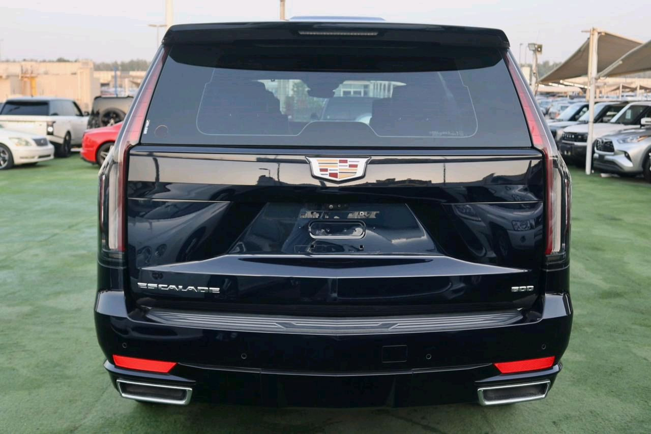 Cadillac Escalade - Image 7