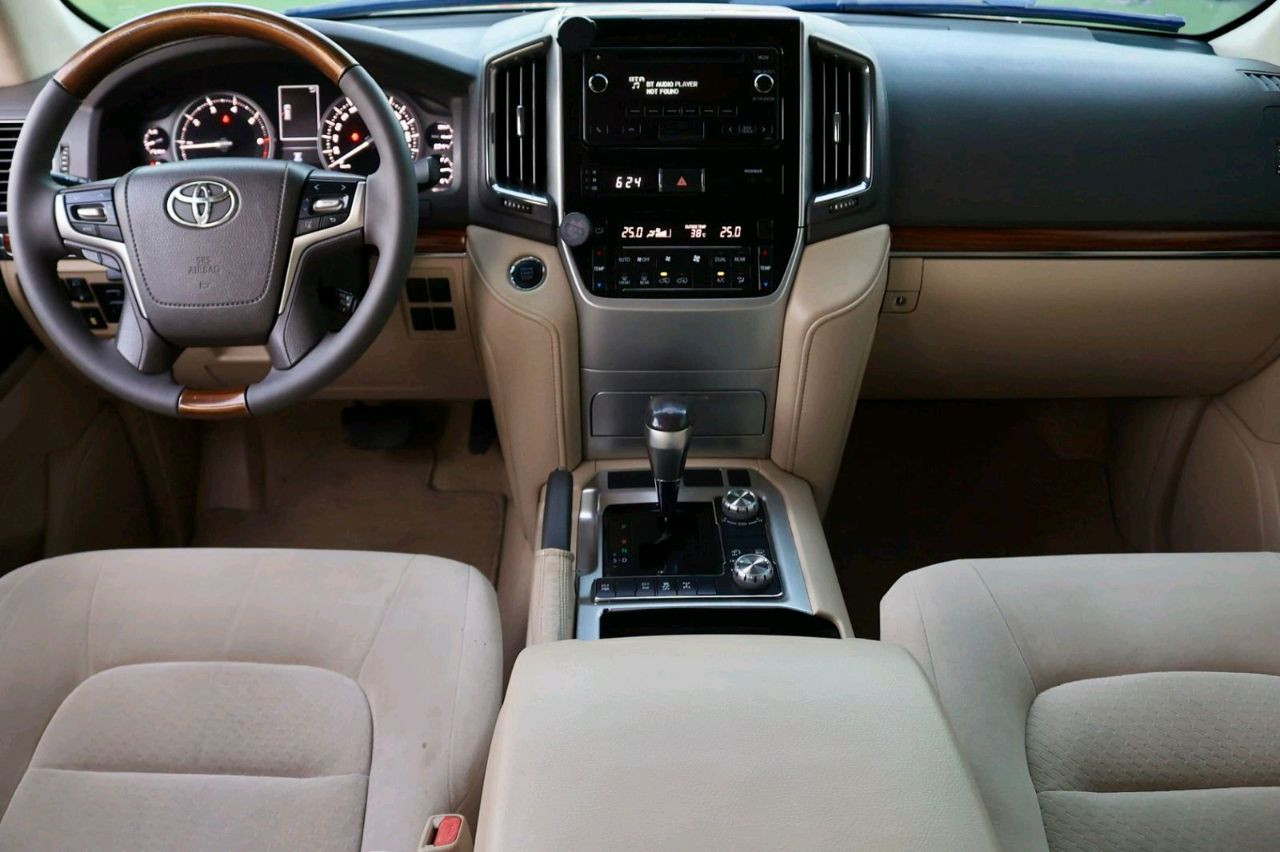 Toyota Land Cruiser - Image 8