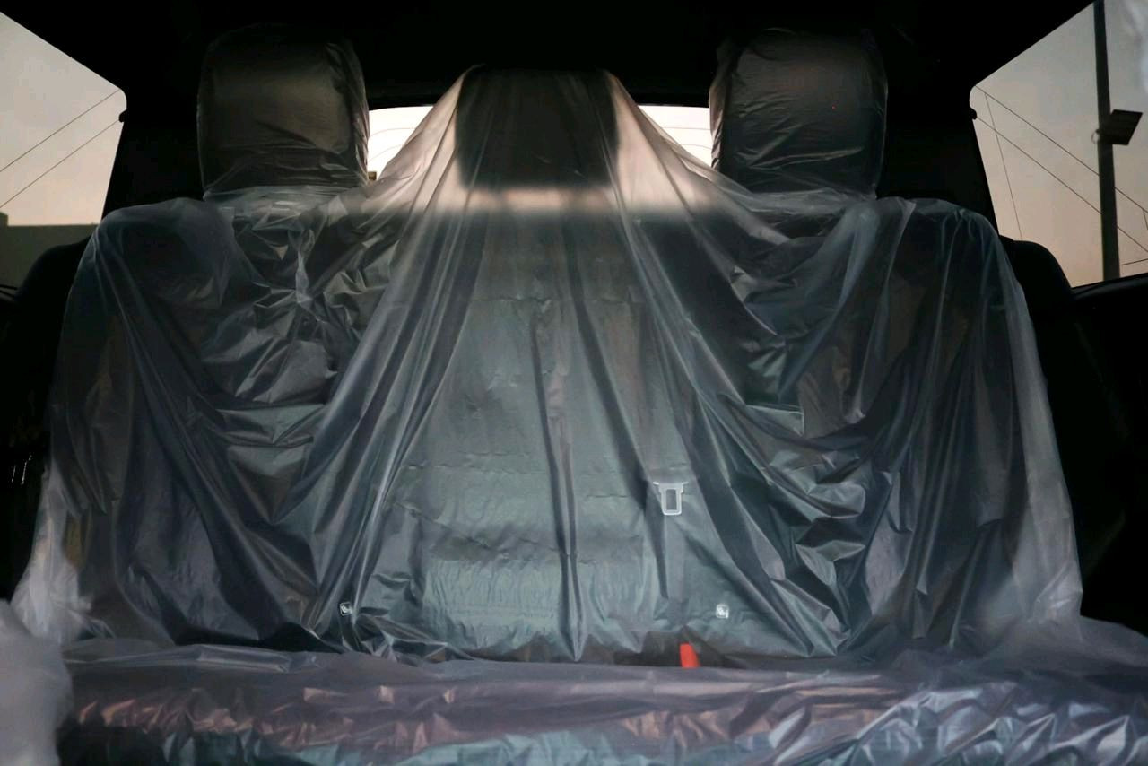 Land Rover Defender - Image 7