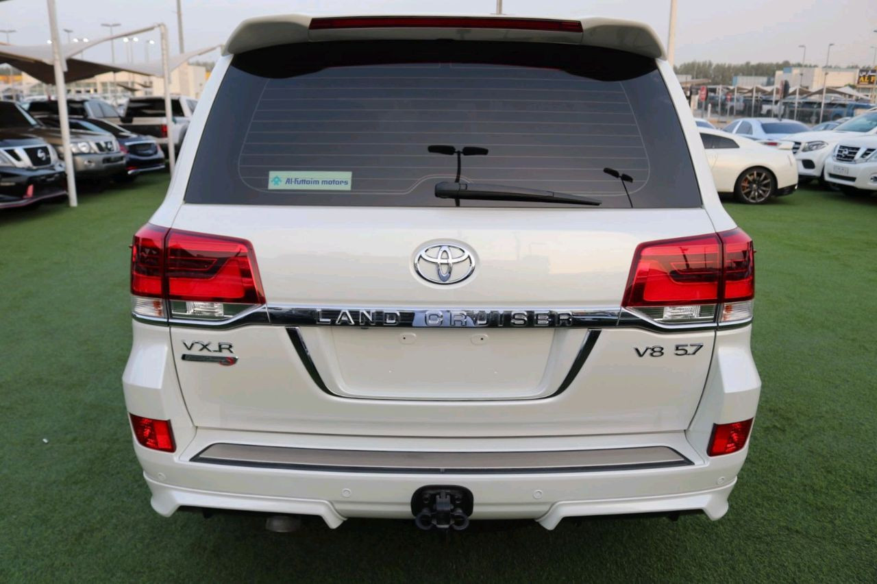 Toyota Land Cruiser - Image 10