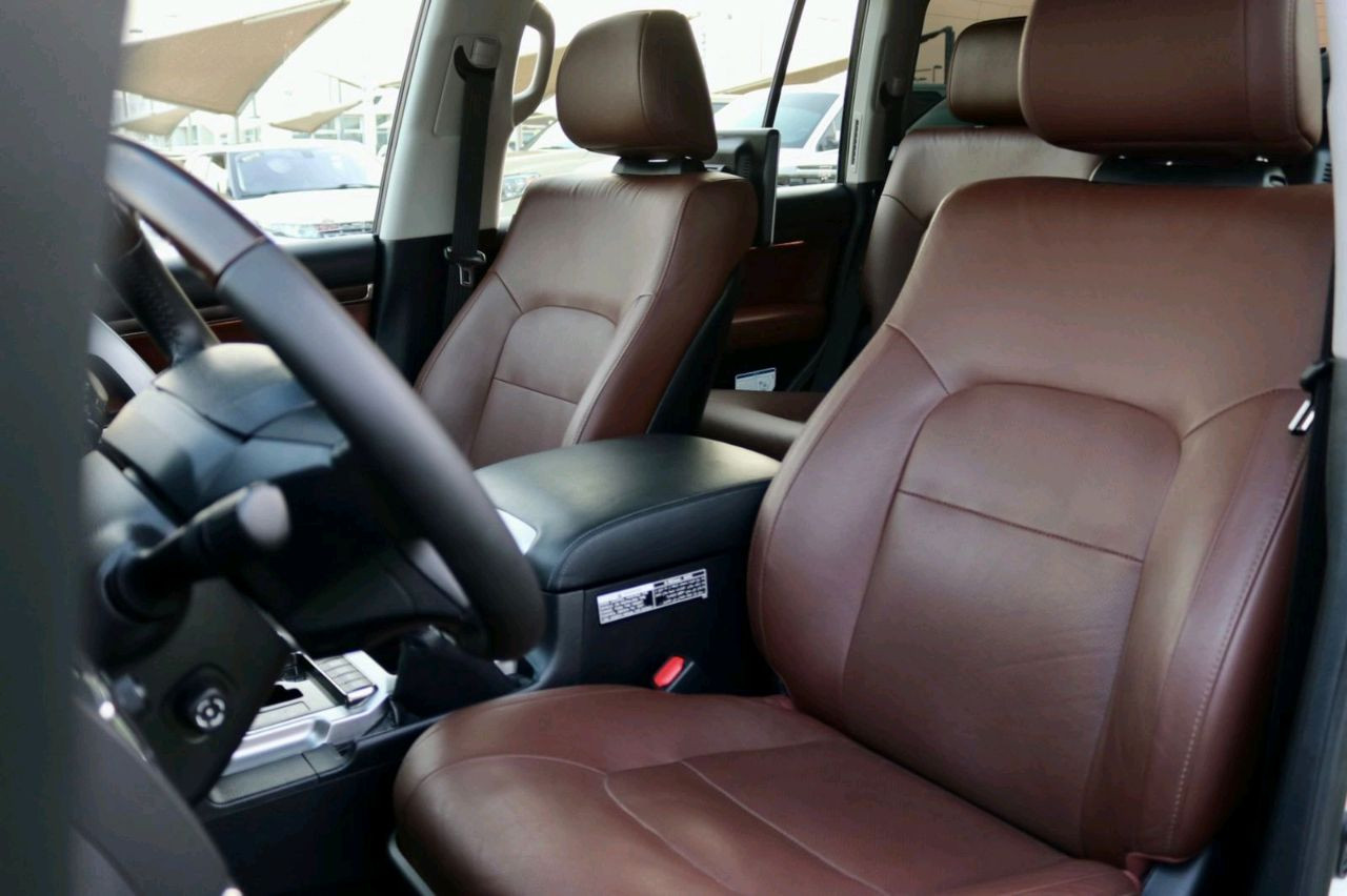 Toyota Land Cruiser - Image 8