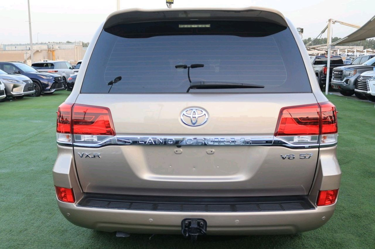 Toyota Land Cruiser - Image 7