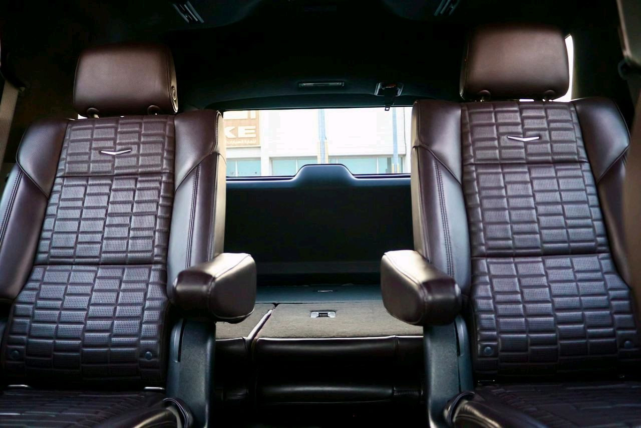 Cadillac Escalade - Image 8