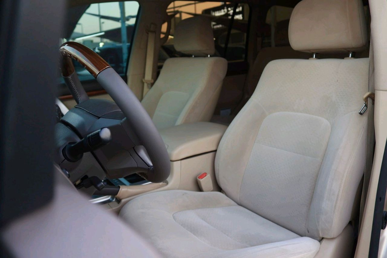Toyota Land Cruiser - Image 9
