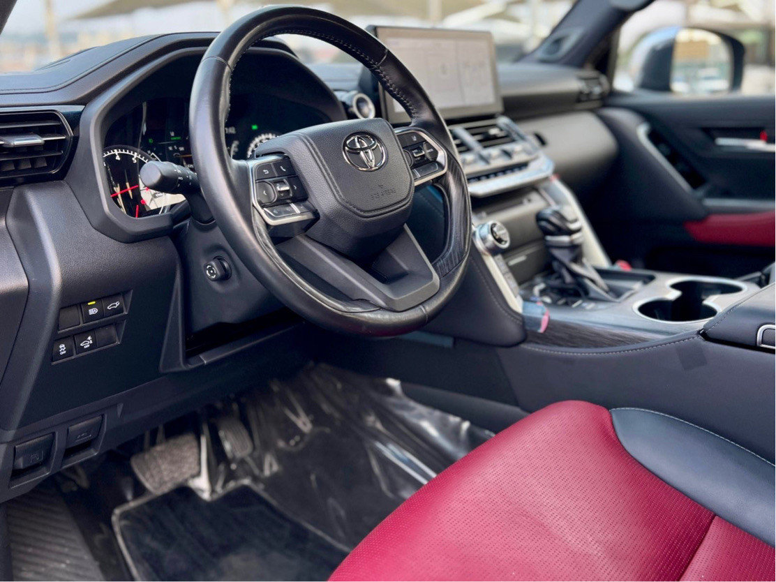 Toyota Land Cruiser - Image 9
