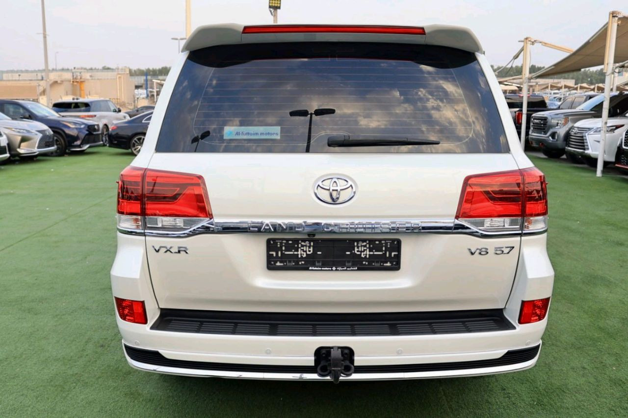 Toyota Land Cruiser - Image 6
