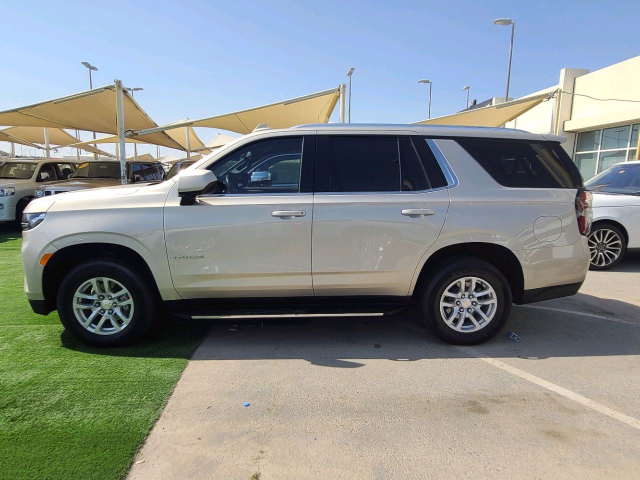 Chevrolet Tahoe - Image 10
