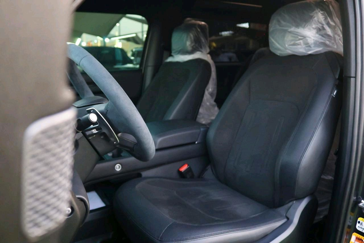 Land Rover Defender - Image 9