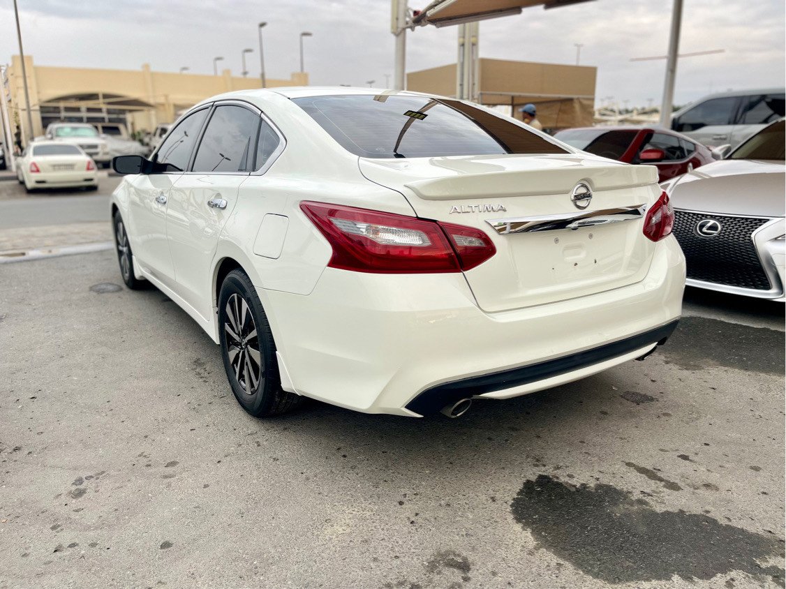 Nissan Altima - Image 2