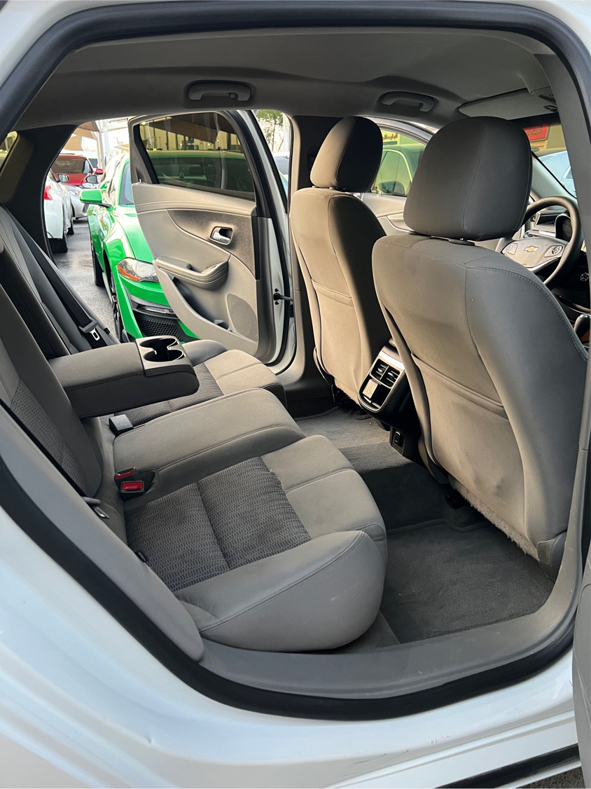 Chevrolet Impala - Image 12