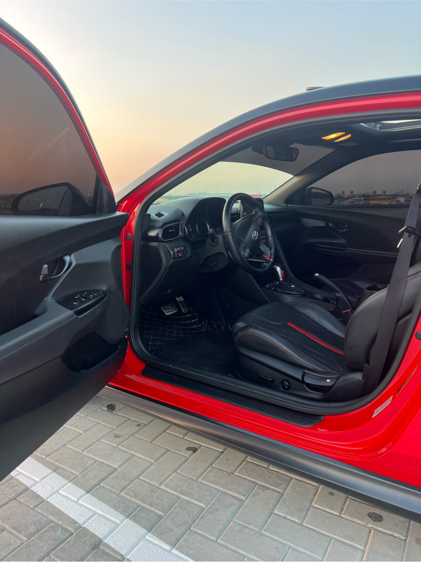 Hyundai Veloster - Image 11