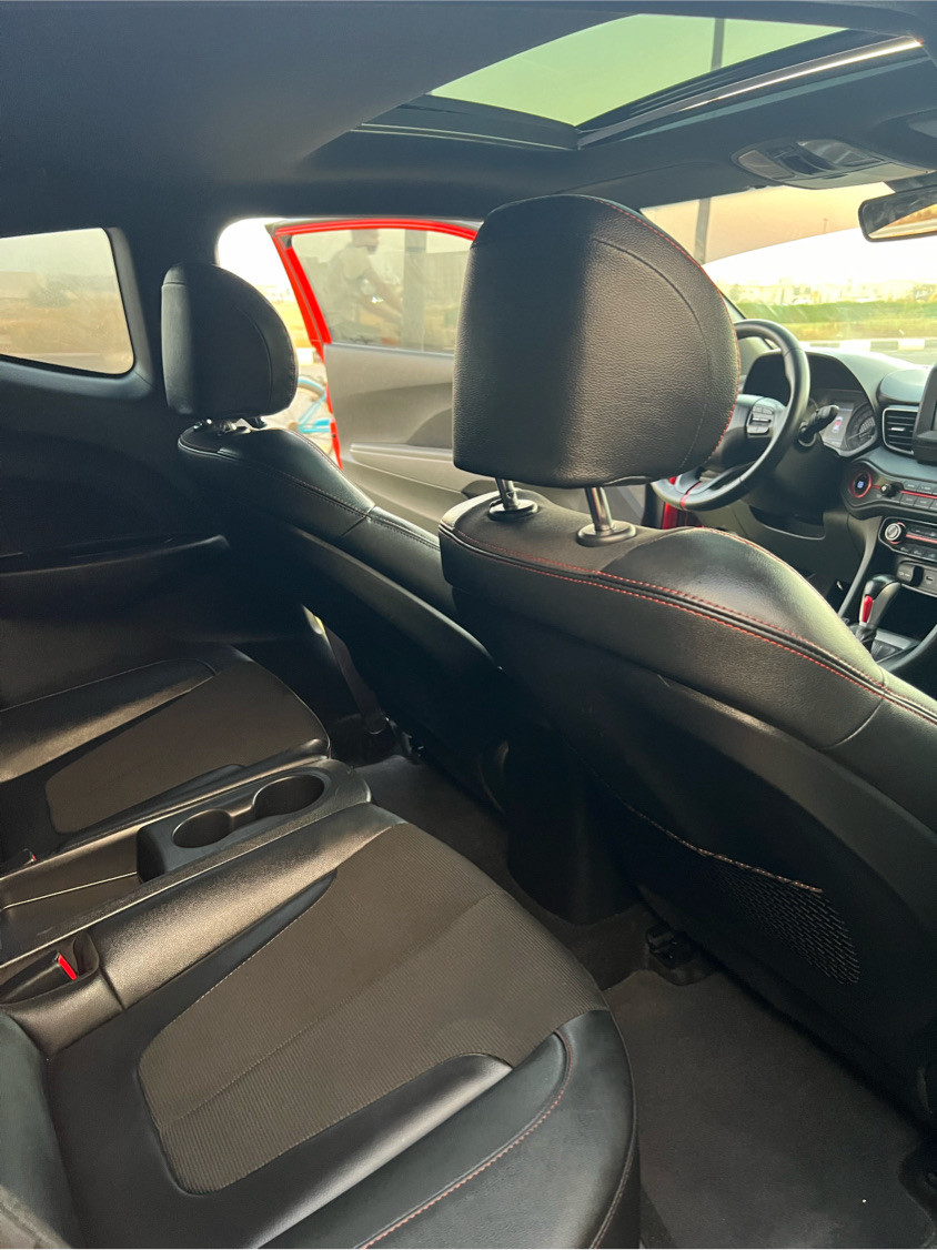 Hyundai Veloster - Image 10