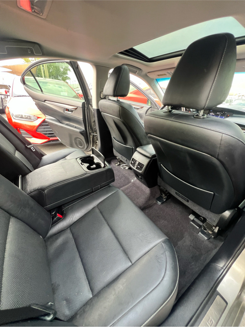 Lexus ES-Series - Image 12
