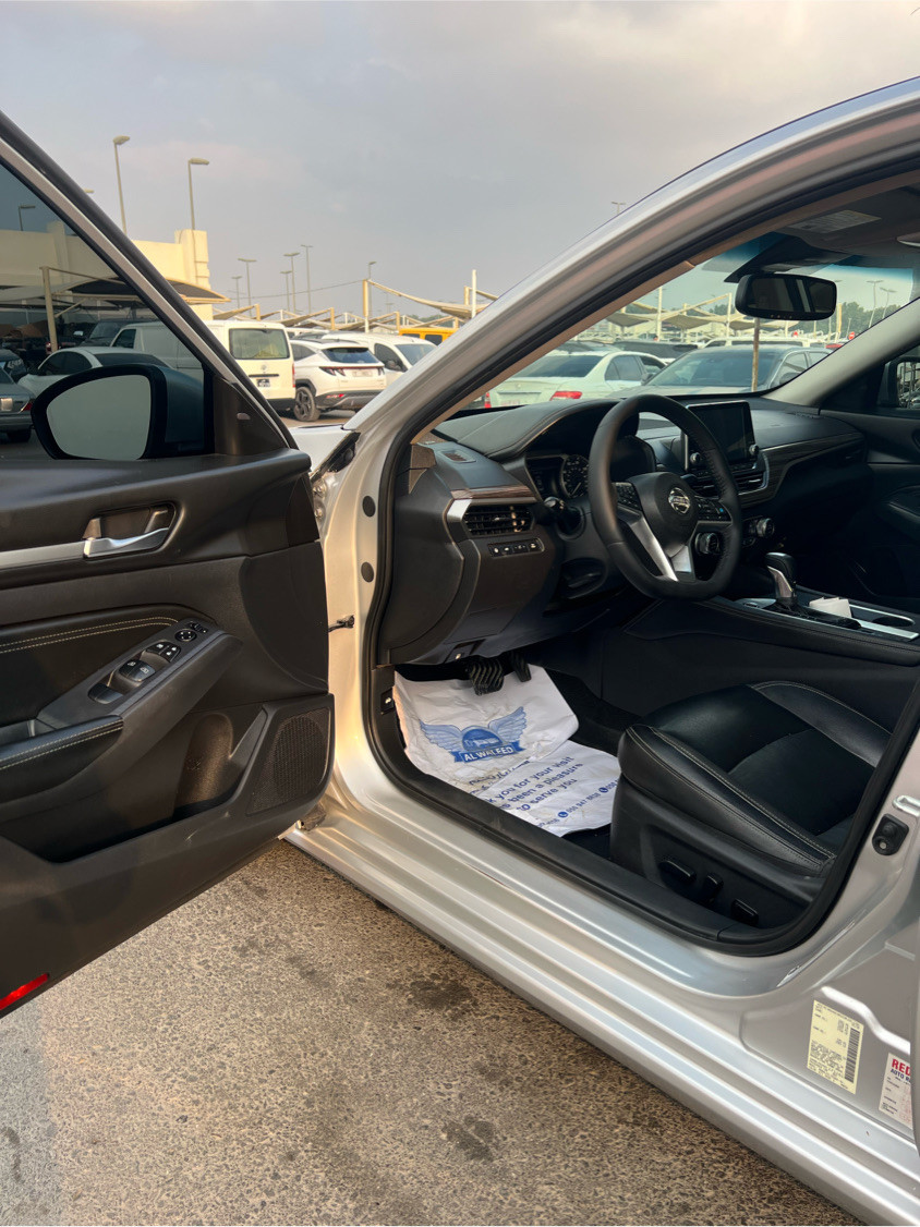Nissan Altima - Image 12