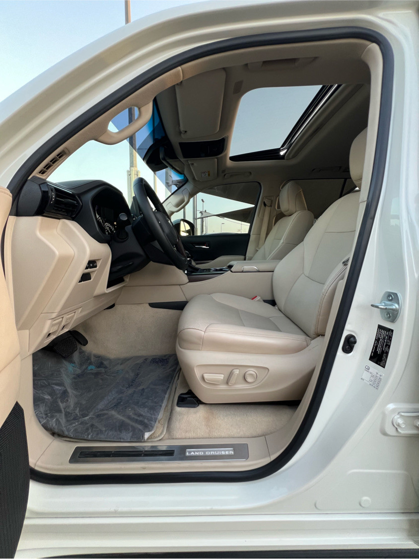 Toyota Land Cruiser - Image 8