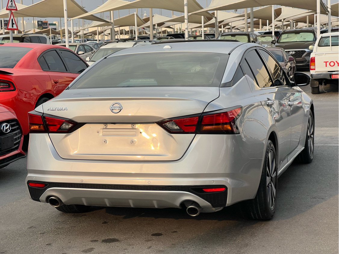 Nissan Altima - Image 8